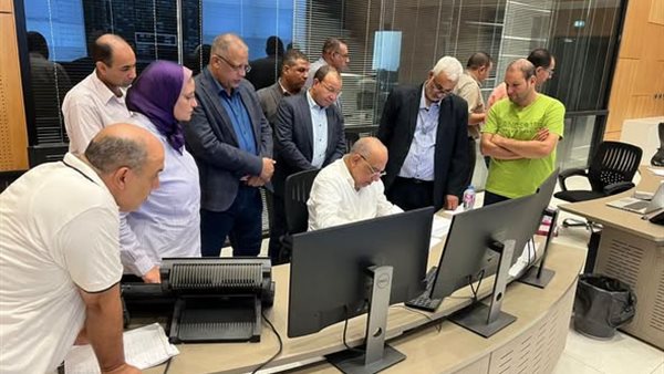 وزير الكهرباء يتفقد