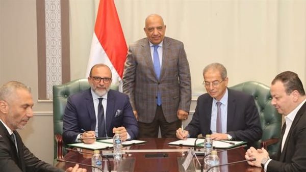 جانب من توقيع البروتوكول