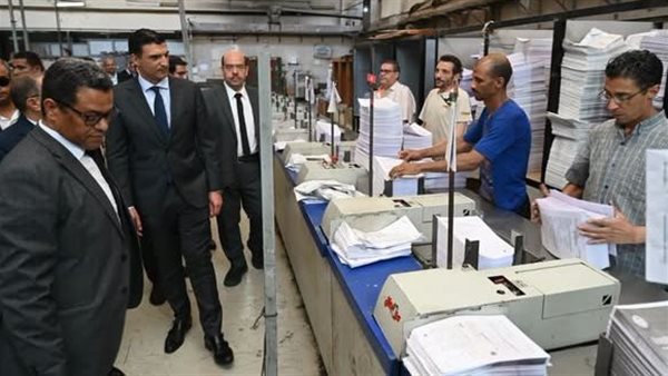 وزير الصناعة يتفقد