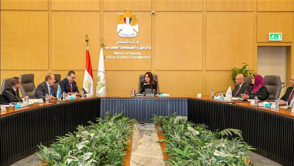وزيرة الإسكان تبحث