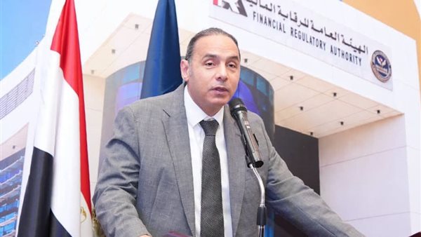 الدكتور إسلام عزام،